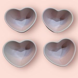 Le Creuset Stoneware Mini Heart Bowls Set of 4 (Sugar Pink)